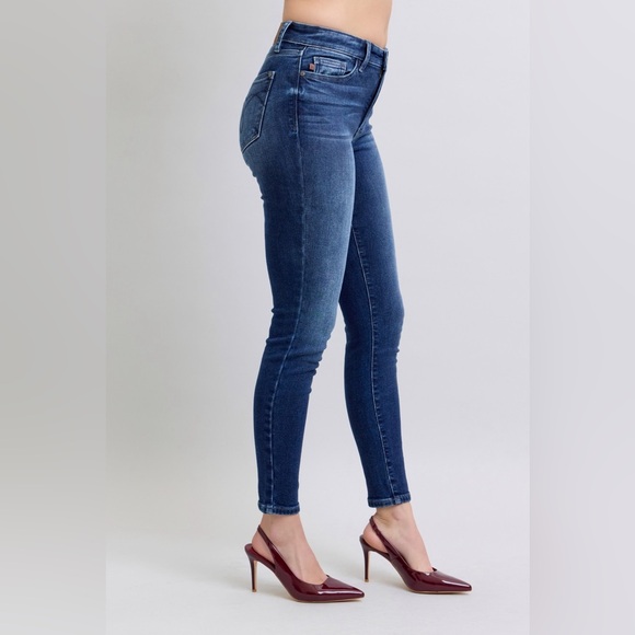 Judy Blue Full Size Washed Thermal Skinny Jeans Plus Size - Picture 2 of 9